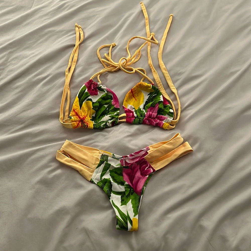 Girlfriends bikinis bikini